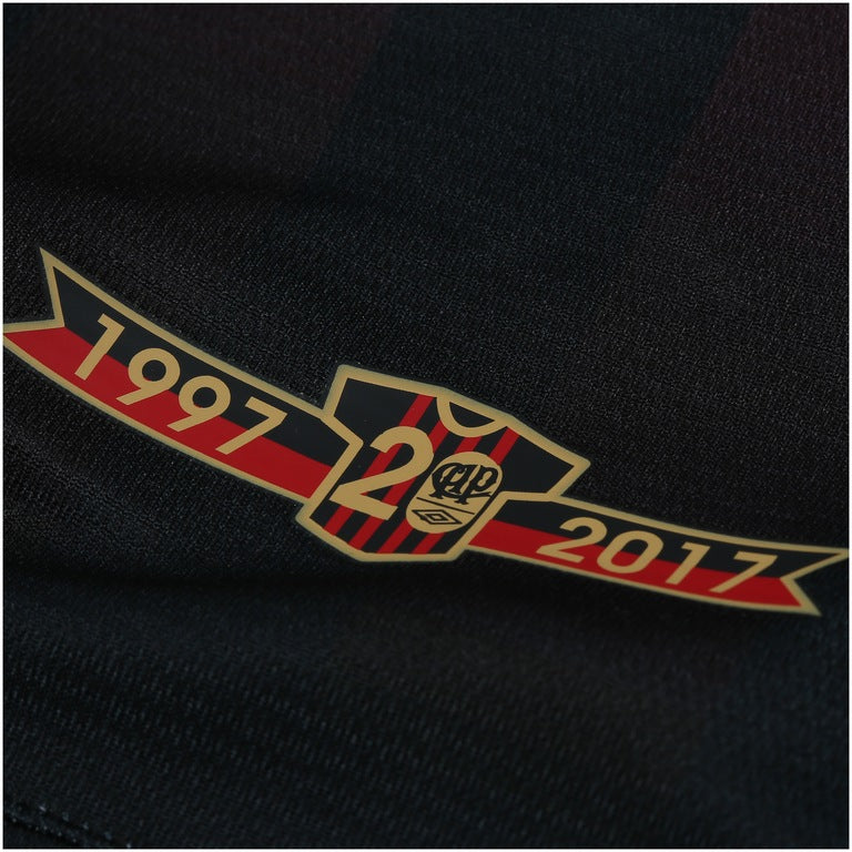 LCamisa do AtlĂ©tico-PR I 2017 nÂș 10 Umbro - Listras Preta e Vermelha